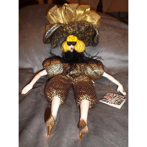 Aunt Gertie Doll SWAK Sealed with a Kiss Lynda Corneille Collectible Gold/Black